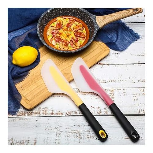  2 Pieces Omelette Spatula Kitchen Omelet Turner Silicone Omelette Turner Flip and Fold Omelette Turner for Kitchen Omelet Pancake Crepes (Red and Yellow)