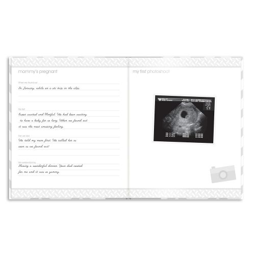  [아마존베스트]Pearhead First 5 Years Chevron Baby Memory Book with Clean-Touch Baby Safe Ink Pad to Make Baby’s Hand or Footprint Included, Gray