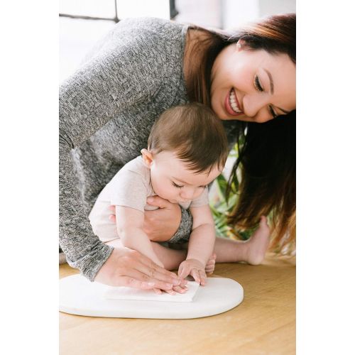  [아마존베스트]Pearhead Babyprints Baby’s First Christmas Handprint or Footprint Holiday Ornament Kit, Easy No-Bake Mold Makes a Perfect Christmas Craft for Baby’s First Holiday