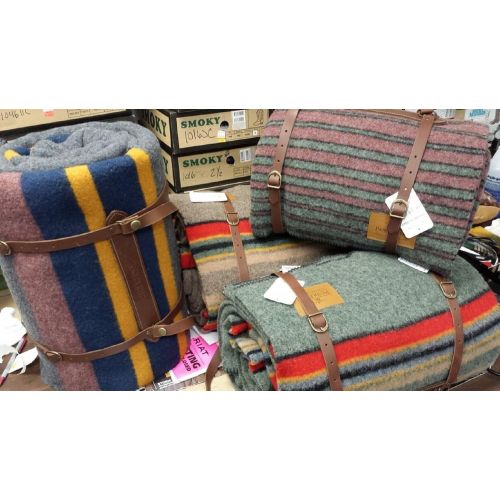  Pendleton PENDLETON YAKIMA CAMP BLANKET LAKE TWIN WITH LEATHER CARRIER