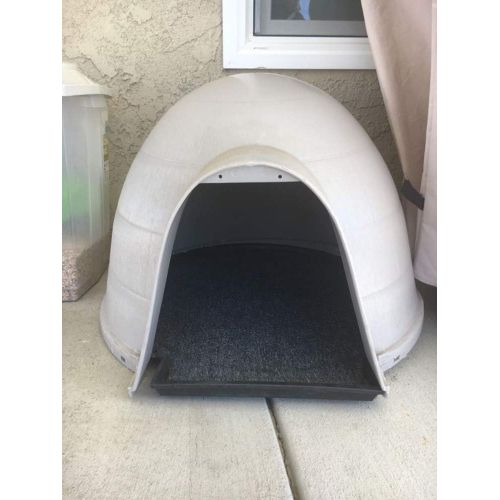  Petmate Kitty Kat Condo Outdoor Cat House Rain and Snow Diverting Hood Carpeted Floor One Size