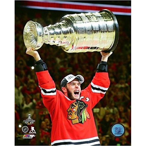  Photo File Jonathan Toews Chicago Blackhawks 2015 Stanley Cup Trophy Photo