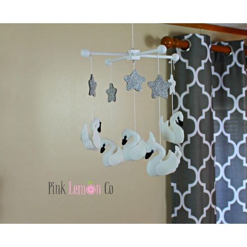  Pinklemonco Swan baby mobile