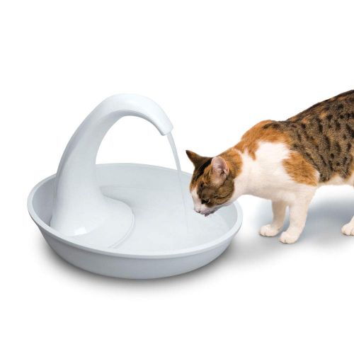 파이오니아 Pioneer Pet Swan Pet Drinking Fountain: 80oz Water Capacity