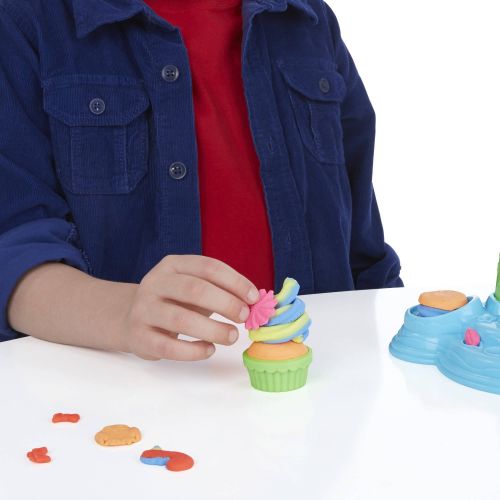  Play-Doh Cupcake Celebration Food Set with 5 Cans of Dough