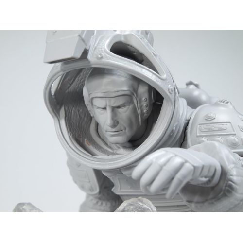  Polar Lights Resin Alien Executive Officer Kane Figure