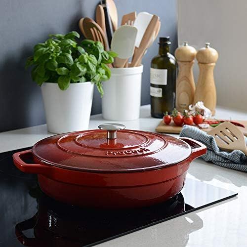  ProCook | niedriger Bratentopf aus Gusseisen | induktionsgeeignet | emailliert | Brater | Schmorpfanne | 28 cm Ø | 3,9 l Volumen | in schattiertem Rot