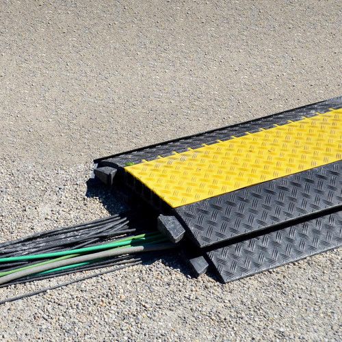 Pyle Pro Flip-Open Cable Protector Ramp (9.8 x 39.6