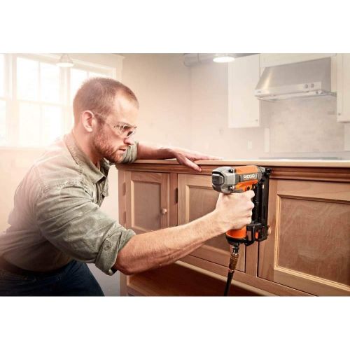  [아마존베스트]RIDGID 18-Gauge 2-1/8 in. Brad Nailer with CLEAN DRIVE Technology RENEWED