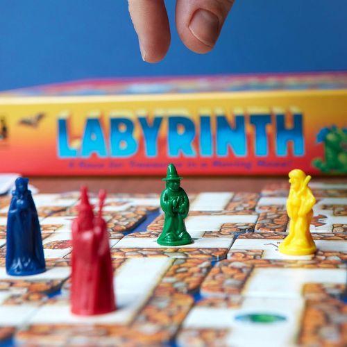  Ravensburger Scotland Yard - Family Game & Labyrinth Family Board Game for Kids and Adults Age 7 and Up - Millions Sold, Easy to Learn and Play with Great Replay Value (26448)