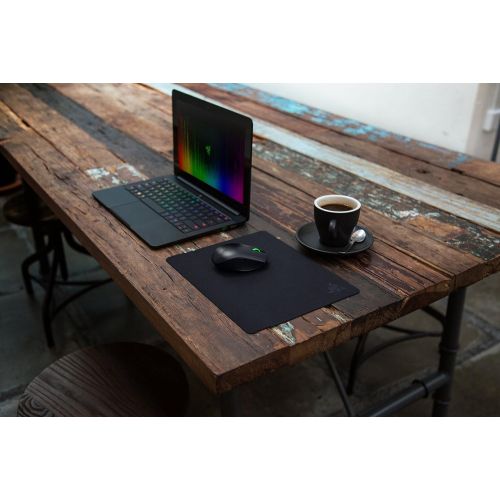 레이저 Razer Goliathus Speed (Small) Gaming Mousepad: Smooth Gaming Mat - Anti-Slip Rubber Base - Portable Cloth Design - Anti-Fraying Stitched Frame - Stealth