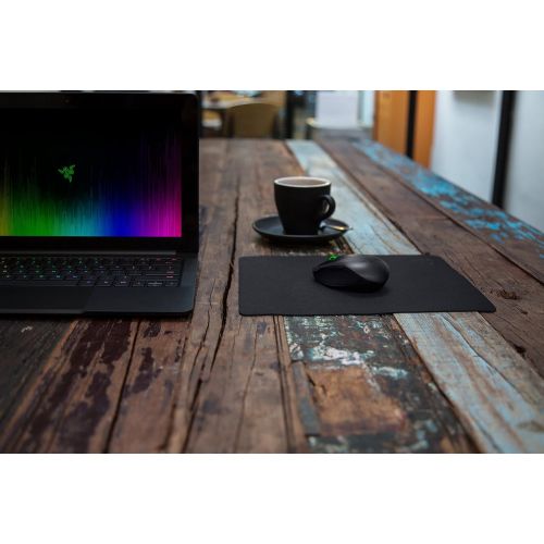 레이저 Razer Goliathus Speed (Small) Gaming Mousepad: Smooth Gaming Mat - Anti-Slip Rubber Base - Portable Cloth Design - Anti-Fraying Stitched Frame - Stealth