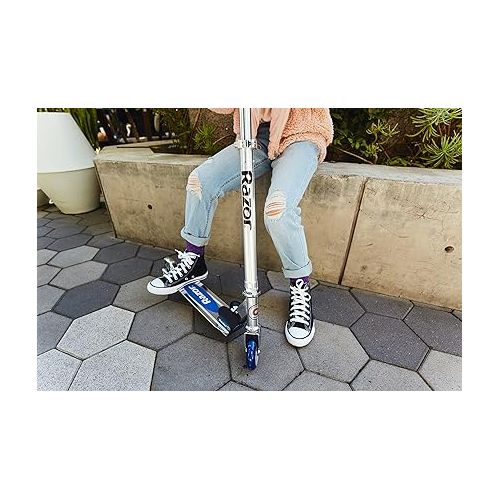 레이져(Razor) Razor A Kick Scooter for Kids - Lightweight, Foldable, Aluminum Frame, and Adjustable Handlebars