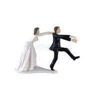 Rm_kd Funny Wedding Cake Toppers (Bride Catching Groom)