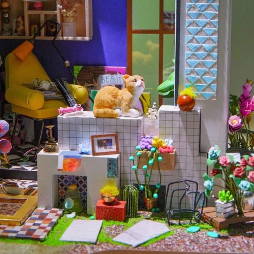  Rolife DIY Miniature Dollhouse Kit - 1/24 Scale Floral House with Cat Figurine, Gifts for Teens Grown-ups (Lilys Porch)