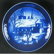 Scarce 1995 Royal Copenhagen Christmas Plate Christmas at the Manor House NEW in box!