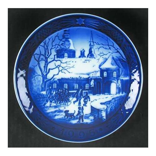  Scarce 1995 Royal Copenhagen Christmas Plate Christmas at the Manor House NEW in box!