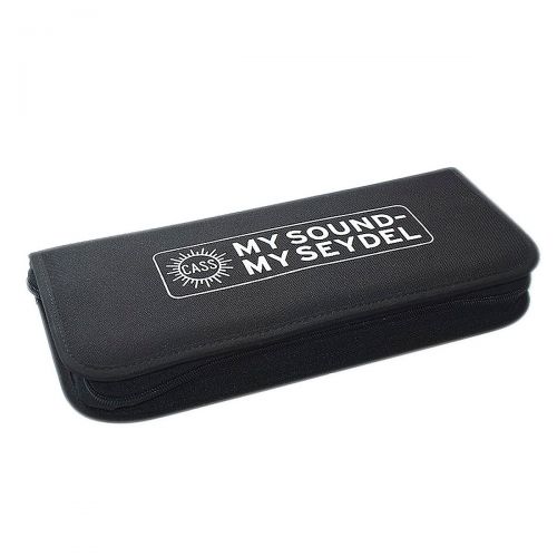  SEYDEL},description:Lightweight case for harmonicas, holds up to 14 safely and securely.