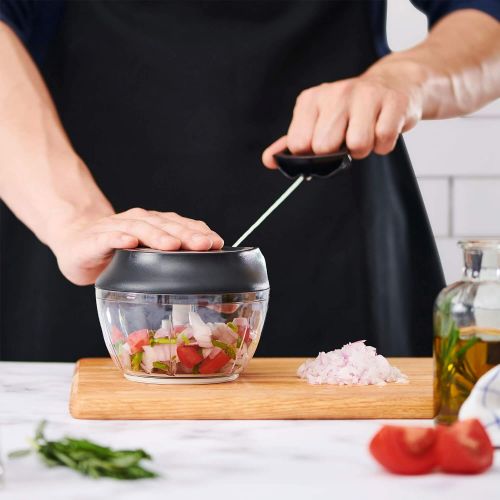  SILBERTHAL Zwiebelschneider - Manueller Zerkleinerer mit 3 Klingen aus Japanischem Stahl - Multizerkleinerer mit Seilzug fuer Zwiebel, Krauter, Nuesse, Sahne - 500 ml