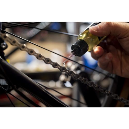  SILCA Synergetic Wet Bike Chain Lube Bike Lube Designed to Protect Drivetrain Components Long-Lasting Bike Chain Oil for Clean, Smooth, and Silent Drivetrains Waterproof Bicycle Ch