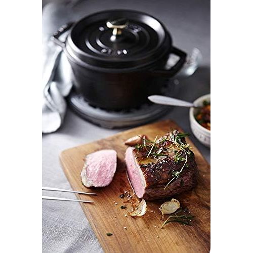  Staub 1102225 Cocotte/Brater, rund mit Deckel 22 cm, 2,6 L, mit mattschwarzer Emaillierung im Inneren des Topfes, schwarz