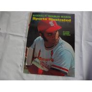 STP APRIL 10, 1972 SPORTS ILLUSTRATED MAGAZINE *COVER ONLY* FEATURING ST. LOUIS SLUGGER JOE TORRE* *BASEBALLS TROUBLED SEASON*