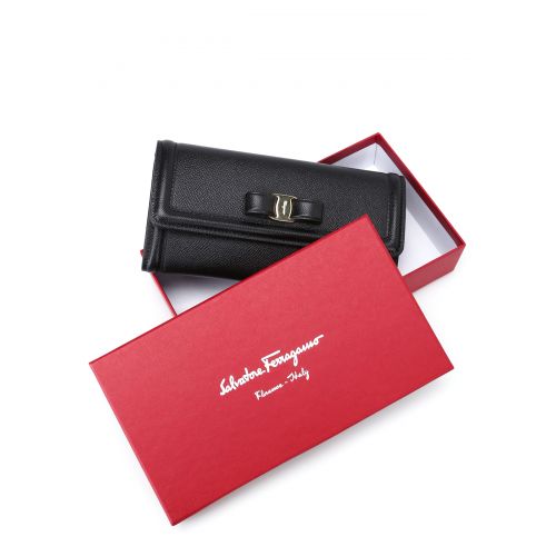  Salvatore Ferragamo Vara bow black leather flap wallet