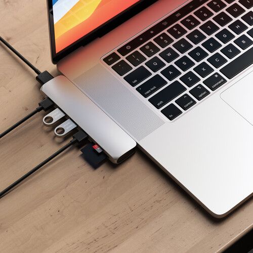 사테치 Satechi USB Type-C Pro Hub Adapter (Silver)