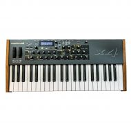 Dave Smith Instruments},description:Building upon the same award winning voice architecture of the Mopho and Mopho Keyboard, the Mopho x4 boasts huge sound and 4 voice polyphony in