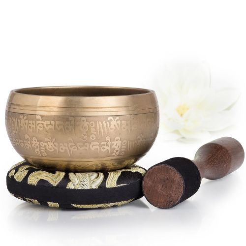  [아마존 핫딜]  [아마존핫딜]Silent Mind tibetische Klangschale Set ~ Bronze Mantra Design ~ mit hochwertigem Holz Kloeppel und Himalaya Kissen ~ perfektes zur Yoga Meditation, Entspannung und Achtsamkeit ~ das