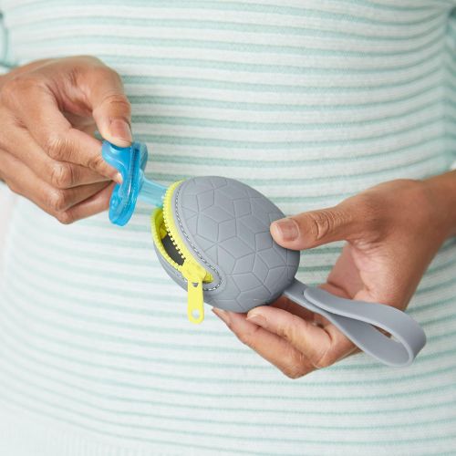 스킵 Skip Hop Grab & Go Silicone Pacifier Holder, Grey