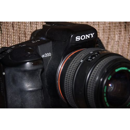소니 Sony Alpha A200K 10.2MP Digital SLR Camera with Super SteadyShot Image Stabilization (Body)