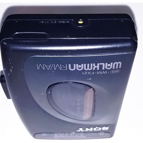 소니 SONY WALKMAN Cassette AM FM Radio Model WM-FX21 CrO2 Metal Tape Belt Clip