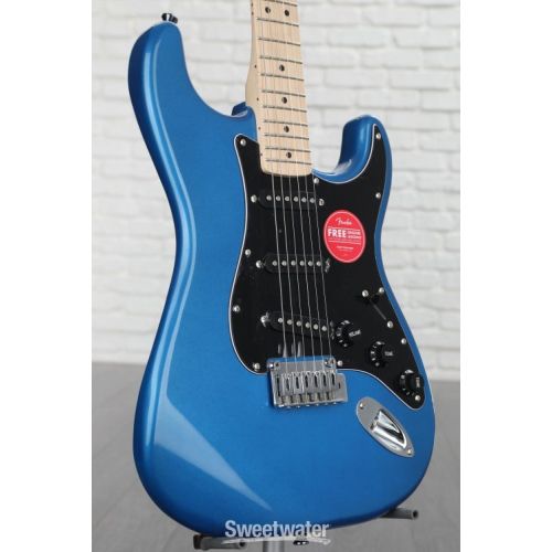  Squier Affinity Series Stratocaster Electric Guitar with Gig Bag - Lake Placid Blue with Maple Fingerboard