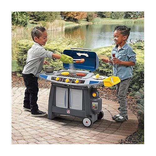 스텝2 Step2 Sizzle & Smoke BBQ Grill Playset, Indoor/Outdoor Interactive Play with Sounds and Effects, Toddlers 3+ Years Old, 15 Piece Toy Accessories