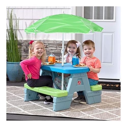 스텝2 Step2 Sun & Shade Kids Picnic Table With Umbrella, Durable Indoor/Outdoor Toys, Seating for 4 Children, Toddlers 1.5 - 4 Years Old, Easy Assembly & Storage