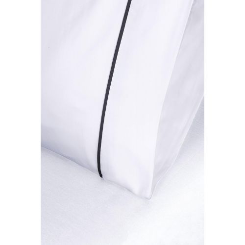  Superior Cotton Blend 600 Thread Count, Deep Pocket, Soft, Wrinkle Resistant 4-Piece California King Bed Sheet Set, Bahama Solid, White with Black Trim