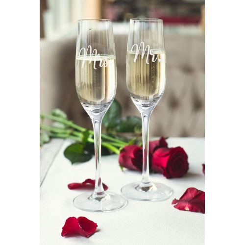  [아마존베스트]Sweetzer & Orange Bride and Groom Champagne Glasses (8 oz) Engraved Mr and Mrs Glasses for Wedding Glasses and Toasting Flutes, Bridal Shower Gifts, Engagement Gift. Boxed Mr and M