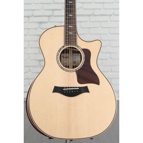  Taylor 814ce Acoustic-Electric Guitar - Natural with V-Class Bracing and Radiused Armrest