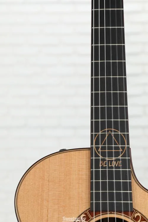  Taylor Jason Mraz Signature - Natural Red Cedar