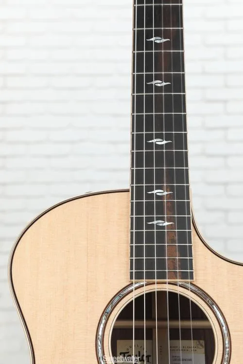  Taylor 814ce-N - Natural Sitka Spruce