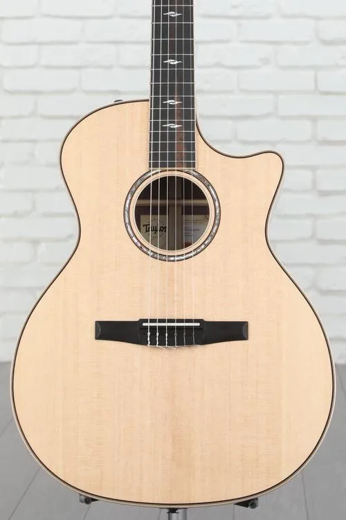  Taylor 814ce-N - Natural Sitka Spruce