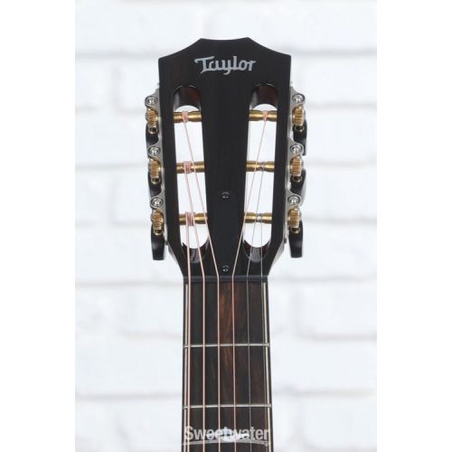  Taylor 812ce, 12-fret Acoustic-electric Guitar - Natural with V-Class Bracing and Radiused Armrest