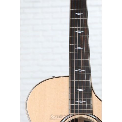  Taylor 812ce, 12-fret Acoustic-electric Guitar - Natural with V-Class Bracing and Radiused Armrest