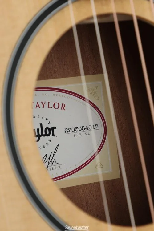  Taylor Baby Taylor BT1 Walnut Left-handed Acoustic Guitar - Natural Sitka Spruce