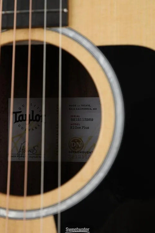  Taylor 210ce Plus Dreadnought Acousic-electric - Natural Demo