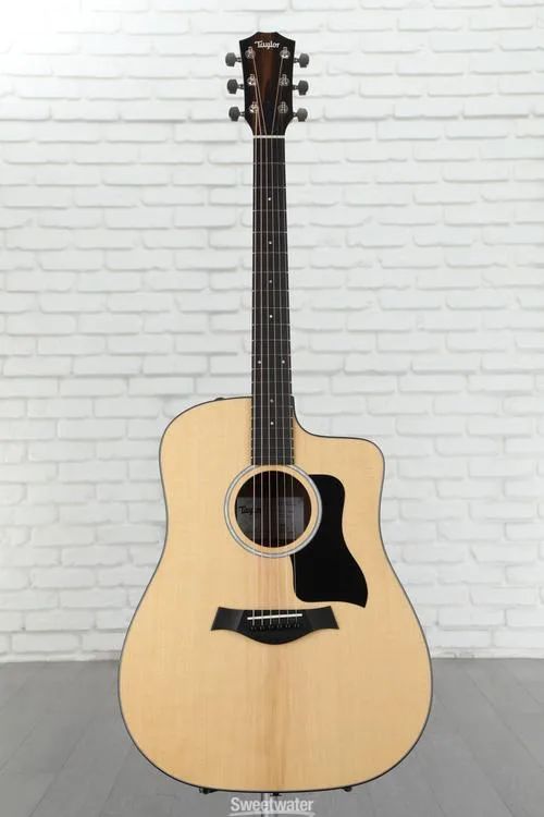  Taylor 210ce Plus Dreadnought Acousic-electric - Natural Demo