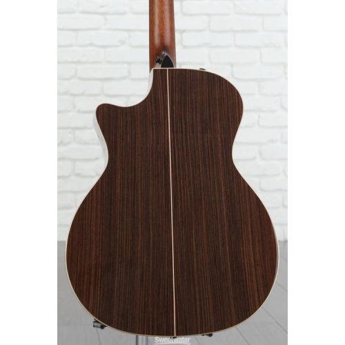  Taylor 814ce Acoustic-Electric Guitar - Natural with V-Class Bracing and Radiused Armrest Demo