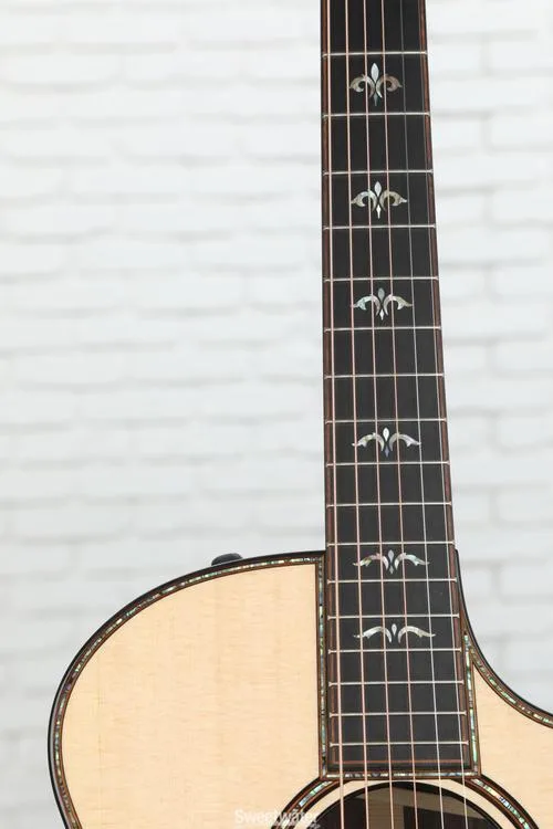  Taylor 914ce - Natural Sitka Spruce