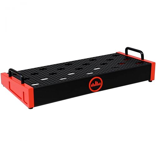  Temple Audio Design},description:The Temple Audio SOLO 18 is the companys most compact pedalboard, but dont let the size fool you. The unique perforated top surface and strategical